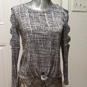 Chic Black and White Grid Long Sleeve Top